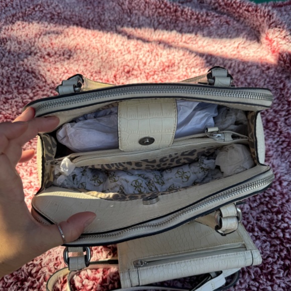 Guess set - Picture 2 of 4